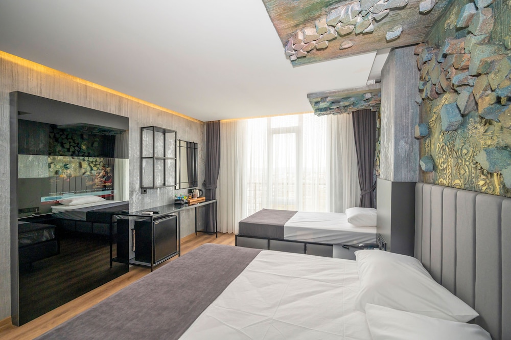 Continental Airport Hotel 24