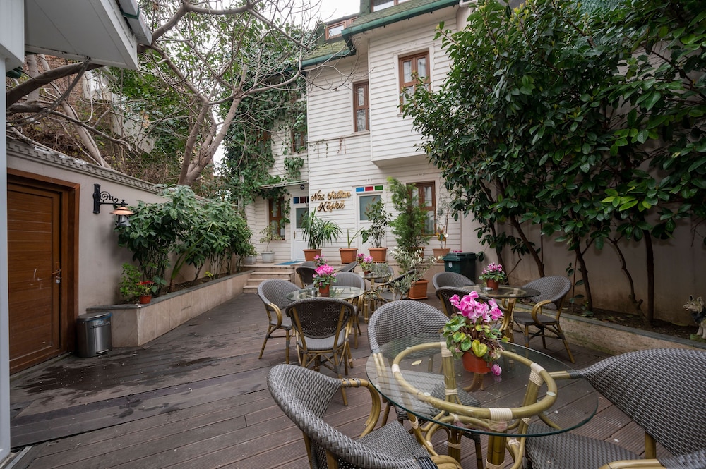 Villa Paradiso Hotel 1