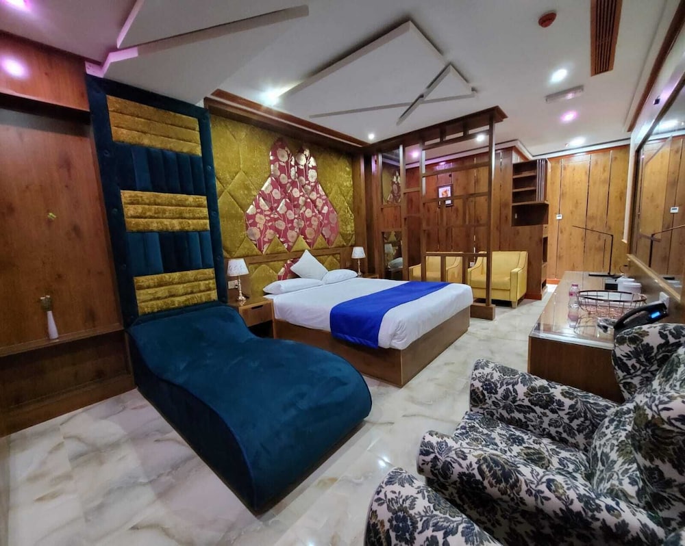 Camphor Hotel 16