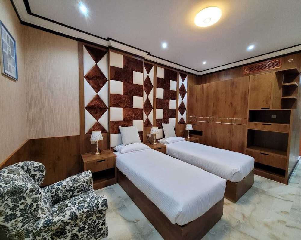 Camphor Hotel 9