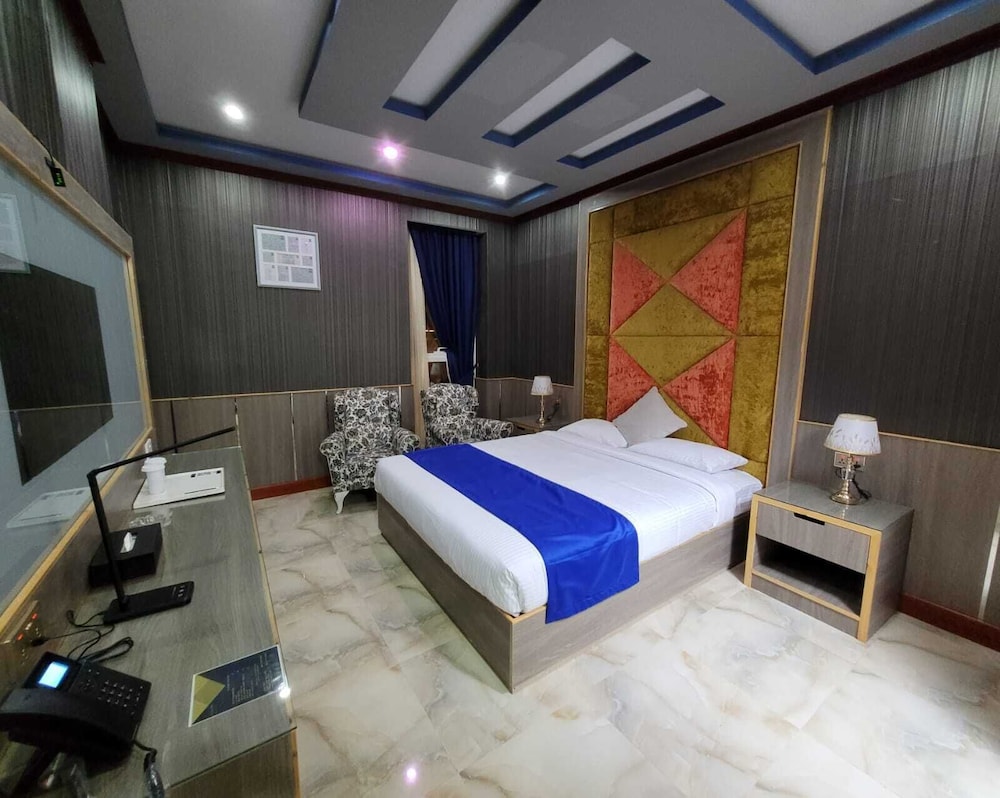 Camphor Hotel 10