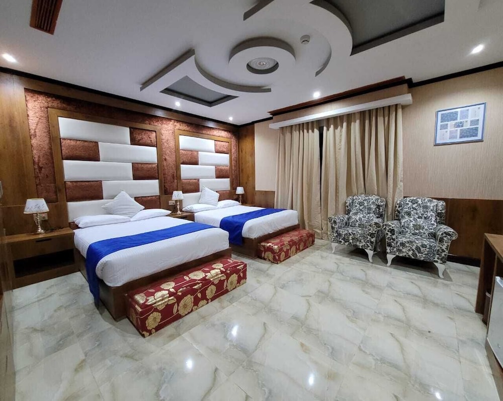 Camphor Hotel 21