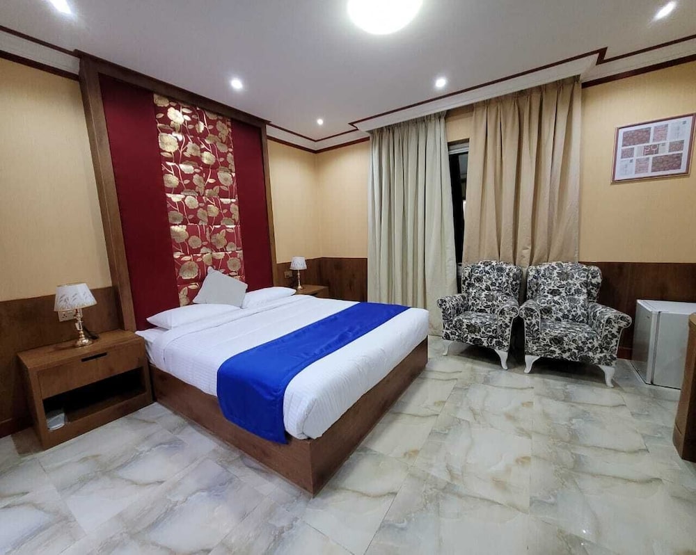 Camphor Hotel 12