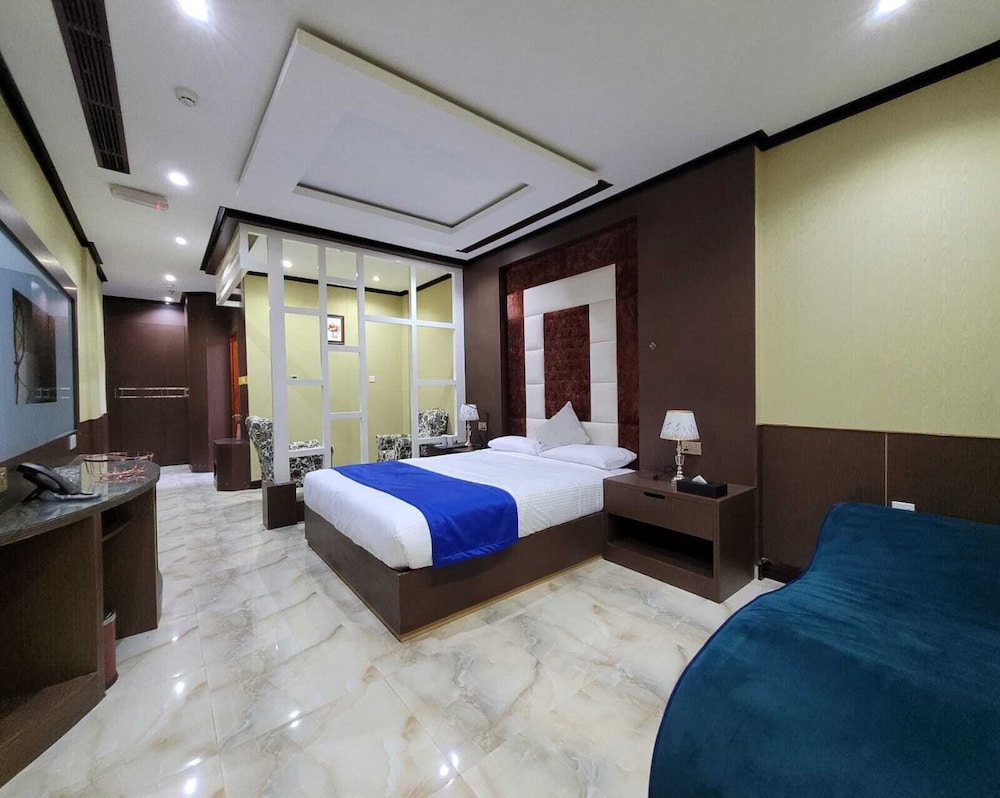 Camphor Hotel 17