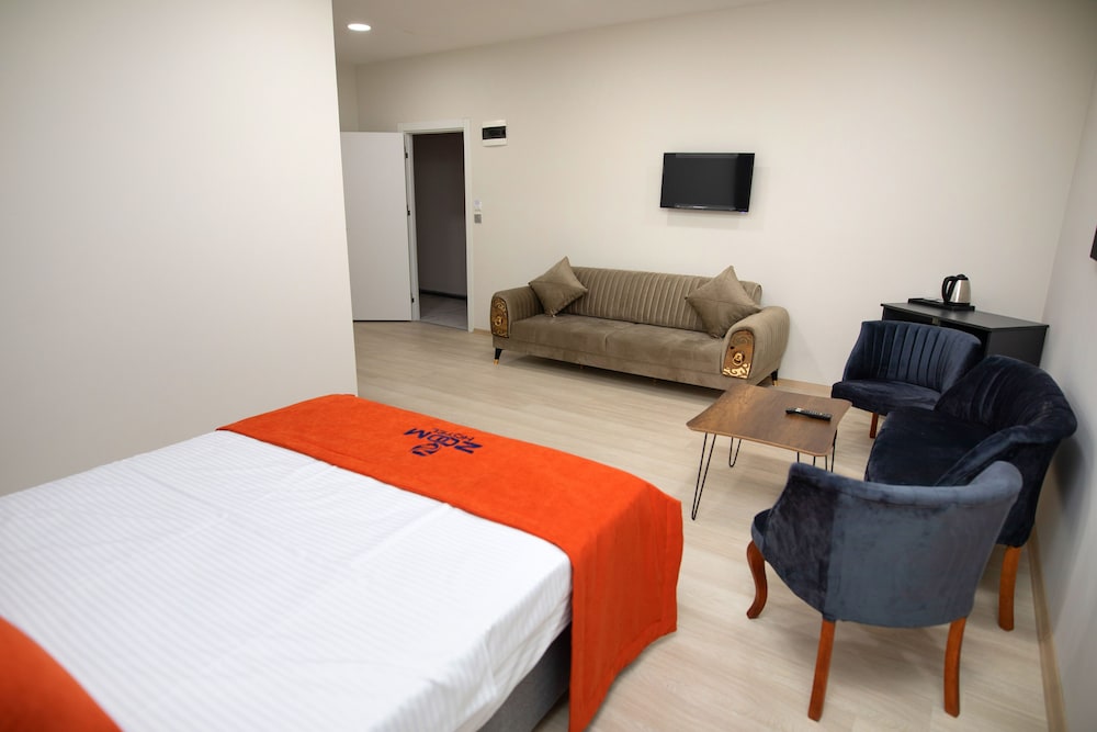 Zoom Hotel 8