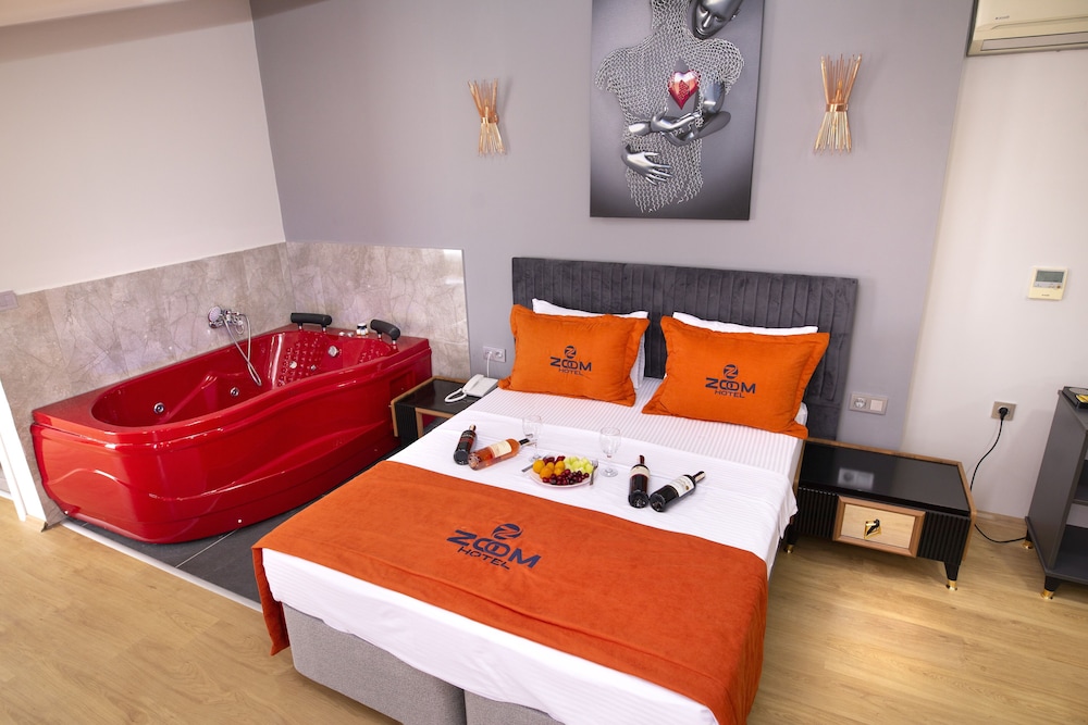 Zoom Hotel 13