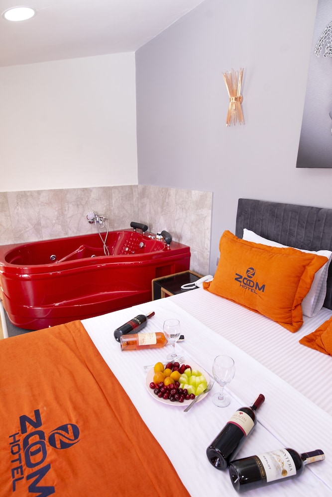 Zoom Hotel 16