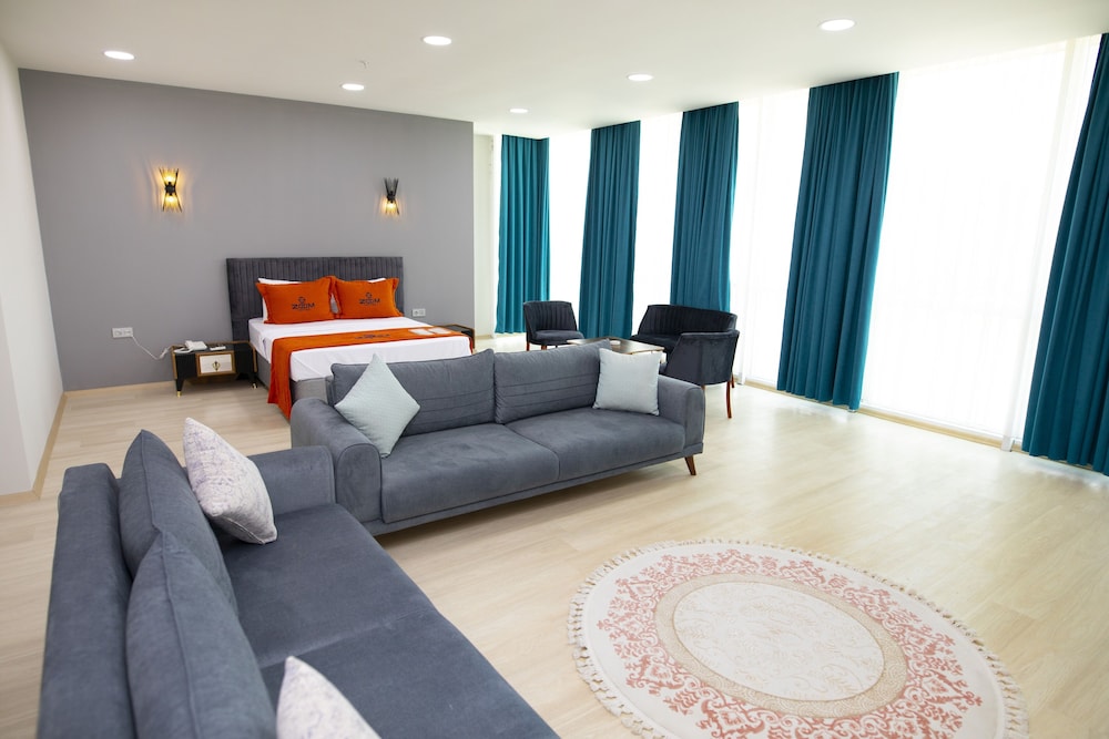 Zoom Hotel 12