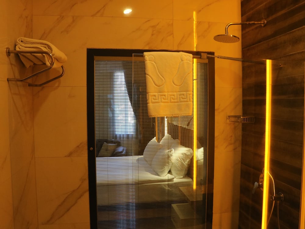 Isnova Hotel 24