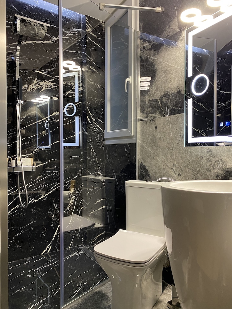 Athens Warehouse Boutique Hotel & Suites 23