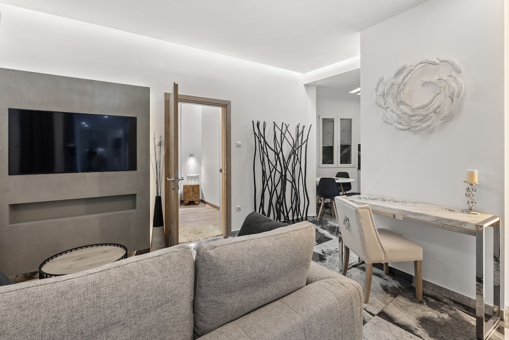Athens Warehouse Boutique Hotel & Suites 1