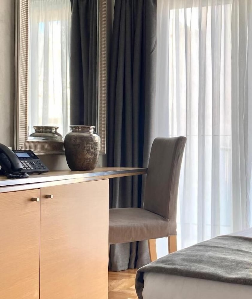 Athens Warehouse Boutique Hotel & Suites 12