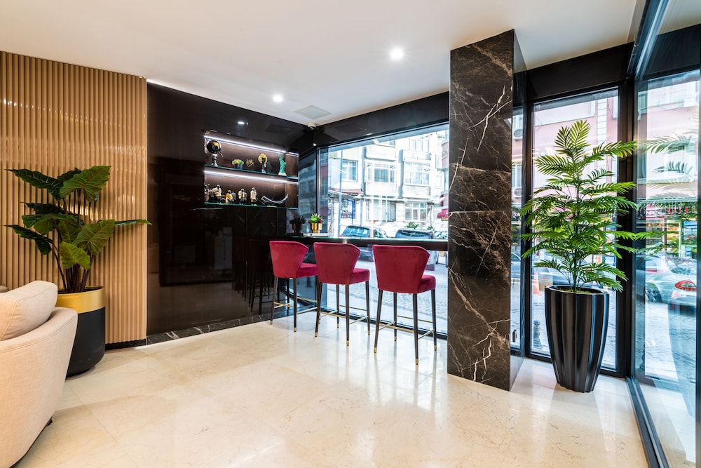 Aprilis Deluxe Hotel 7