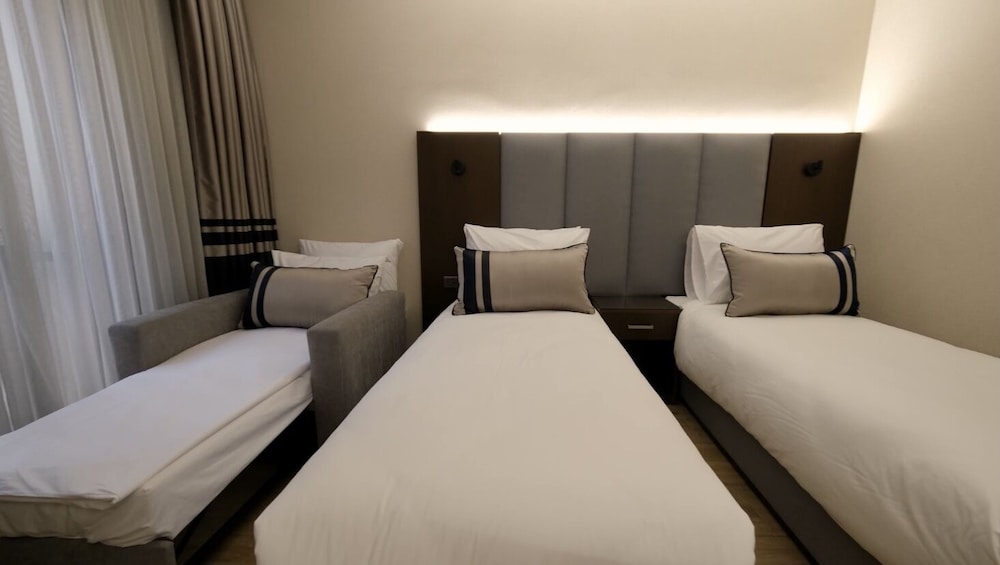Aprilis Deluxe Hotel 10