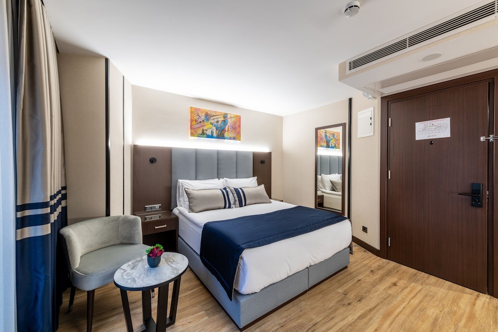 Aprilis Deluxe Hotel 15