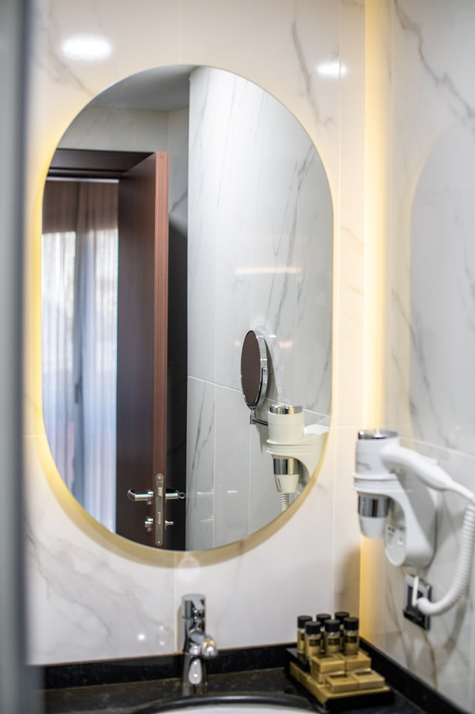 Aprilis Deluxe Hotel 13