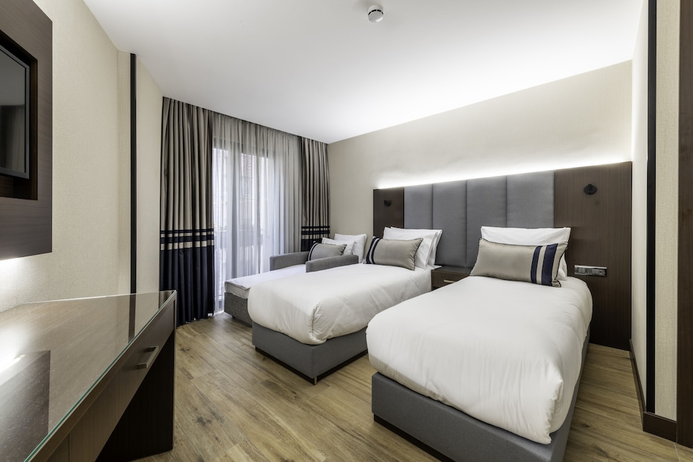 Aprilis Deluxe Hotel 21