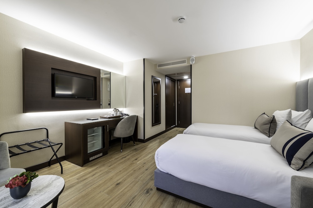 Aprilis Deluxe Hotel 16