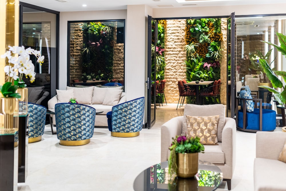 Aprilis Deluxe Hotel 1