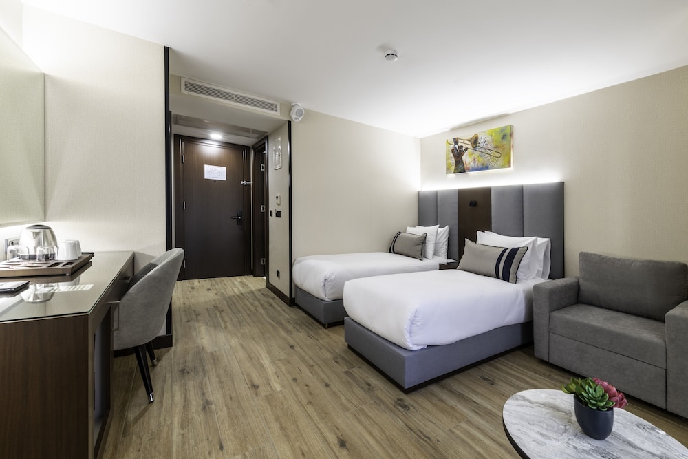Aprilis Deluxe Hotel 18