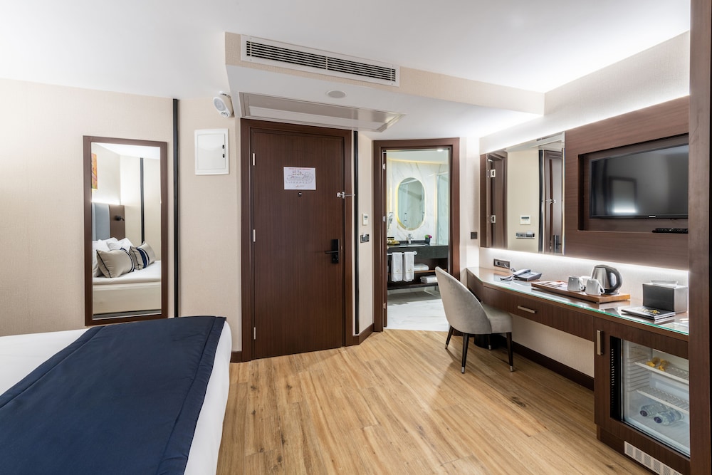 Aprilis Deluxe Hotel 14