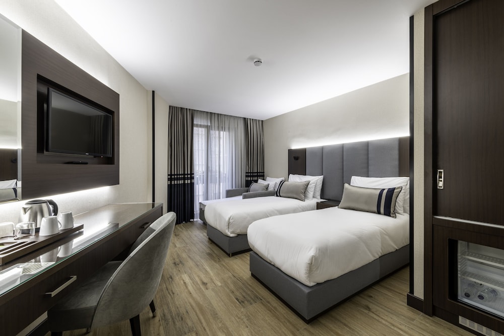 Aprilis Deluxe Hotel 22
