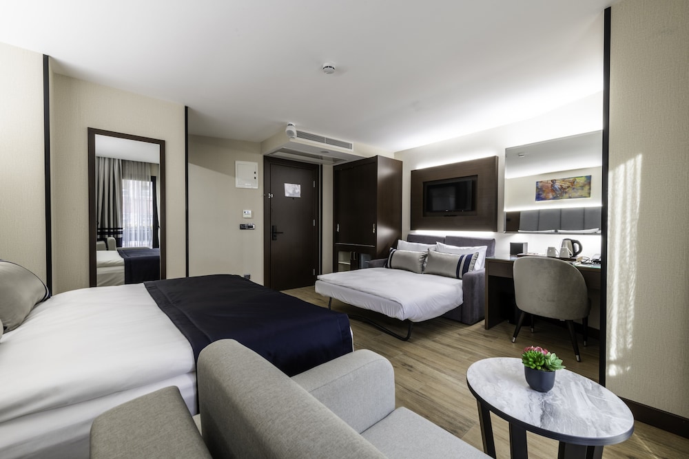 Aprilis Deluxe Hotel 24