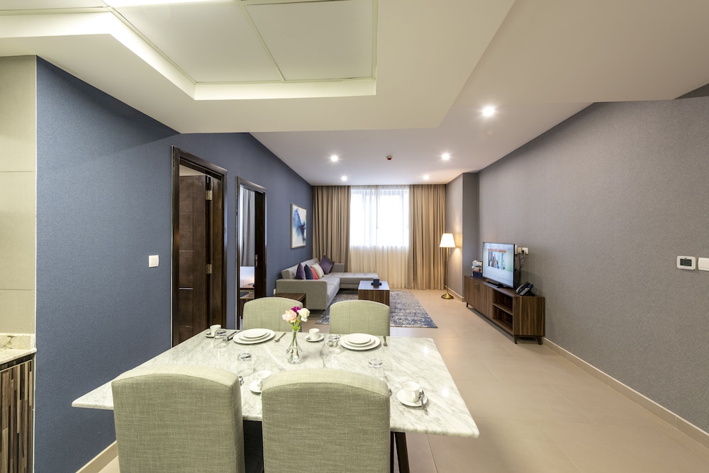 Luxe Grand Hotel Apartments 6