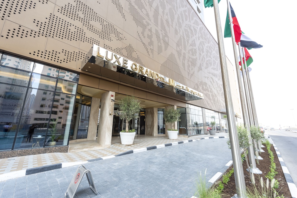 Luxe Grand Hotel Apartments 22