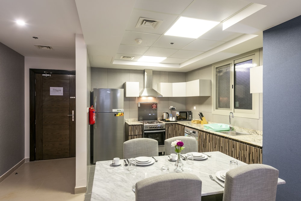 Luxe Grand Hotel Apartments 9