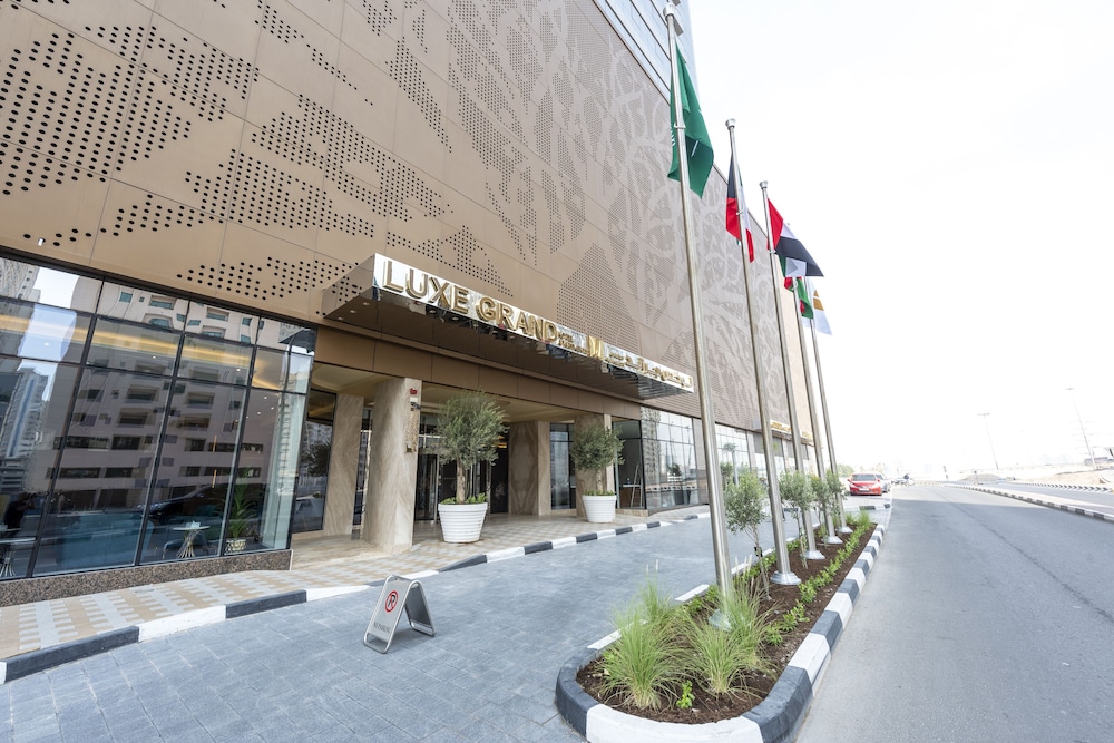 Luxe Grand Hotel Apartments 23