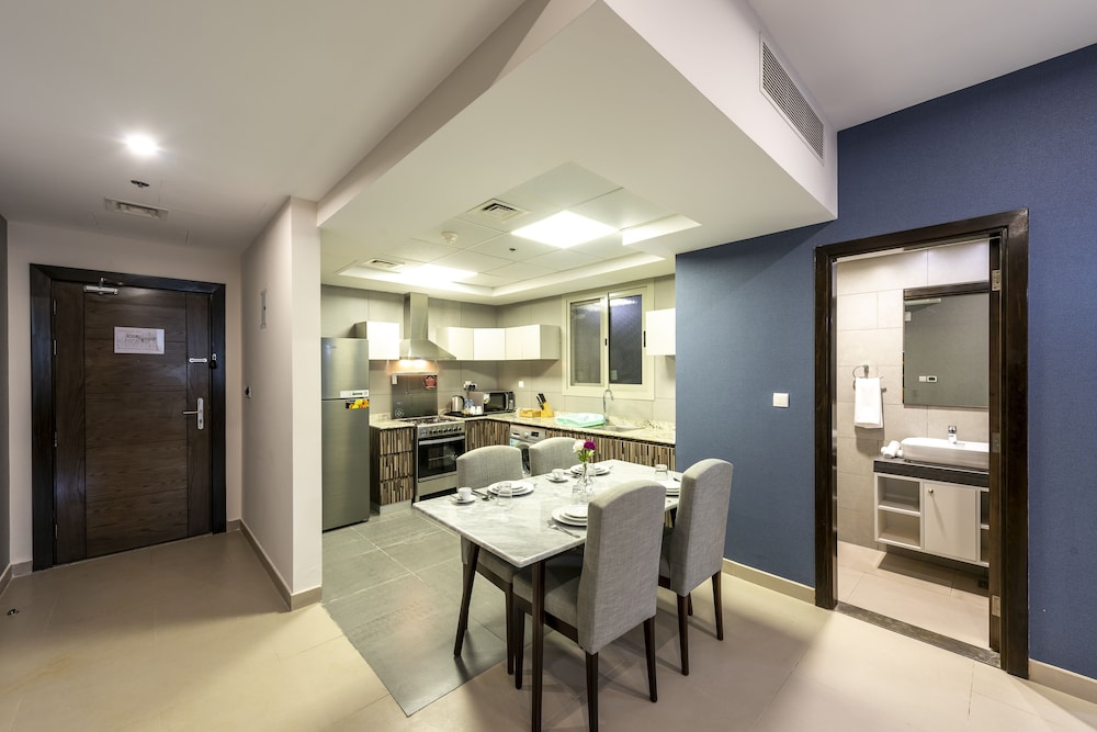 Luxe Grand Hotel Apartments 10