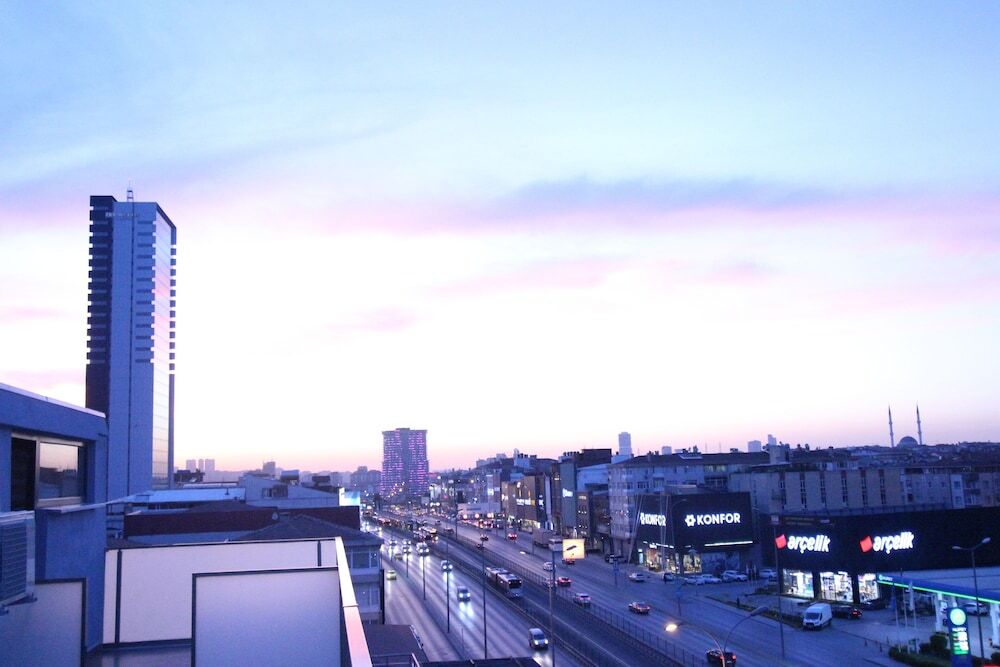 Monezza Hotel 5