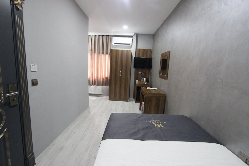 Monezza Hotel 9