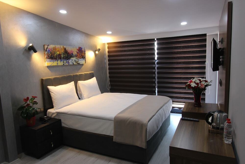 Monezza Hotel 2