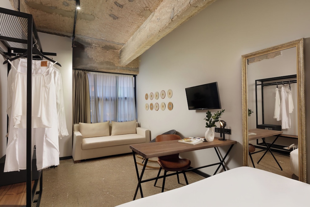 Anise Aluma Athens, Tapestry Collection by Hilton 12