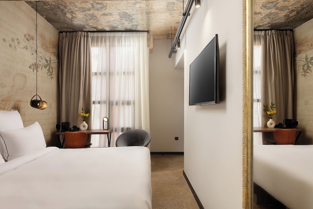 Anise Aluma Athens, Tapestry Collection by Hilton 13