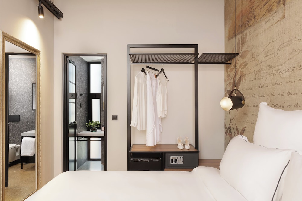 Anise Aluma Athens, Tapestry Collection by Hilton 15