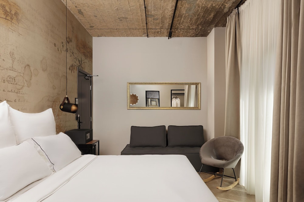 Anise Aluma Athens, Tapestry Collection by Hilton 19