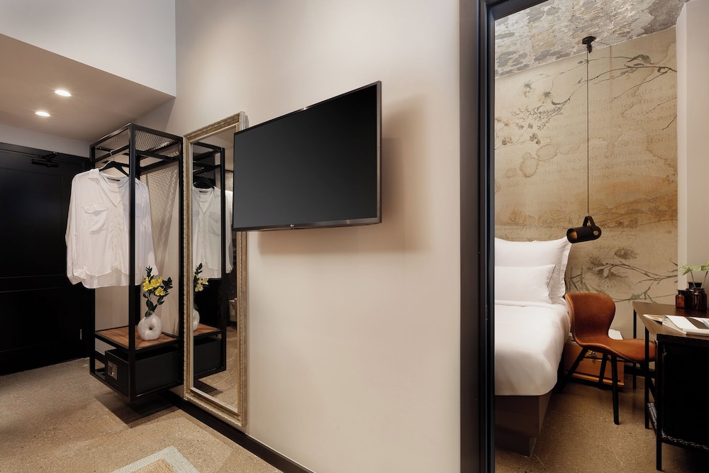 Anise Aluma Athens, Tapestry Collection by Hilton 22