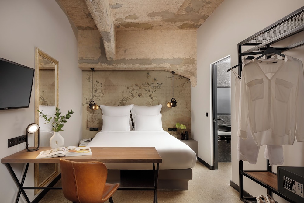 Anise Aluma Athens, Tapestry Collection by Hilton 11