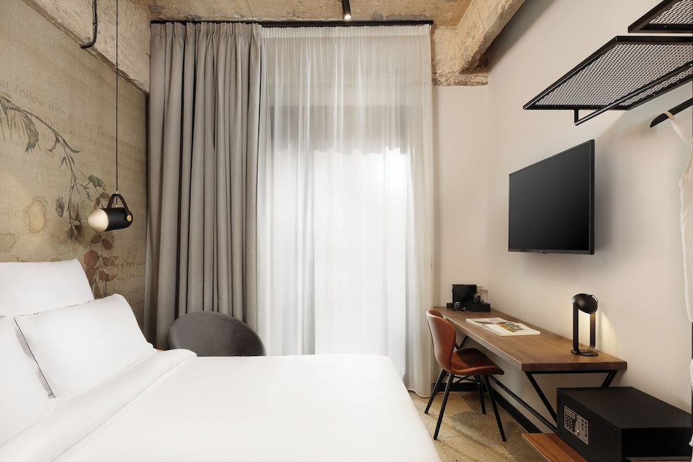 Anise Aluma Athens, Tapestry Collection by Hilton 17
