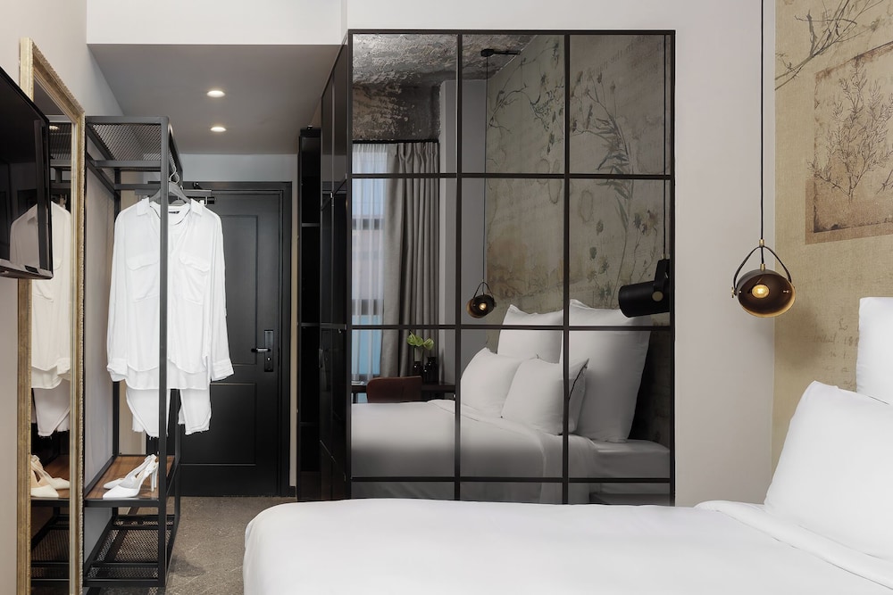 Anise Aluma Athens, Tapestry Collection by Hilton 24