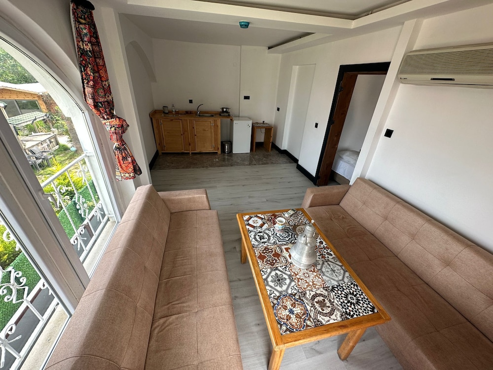 White Country Hotel 12