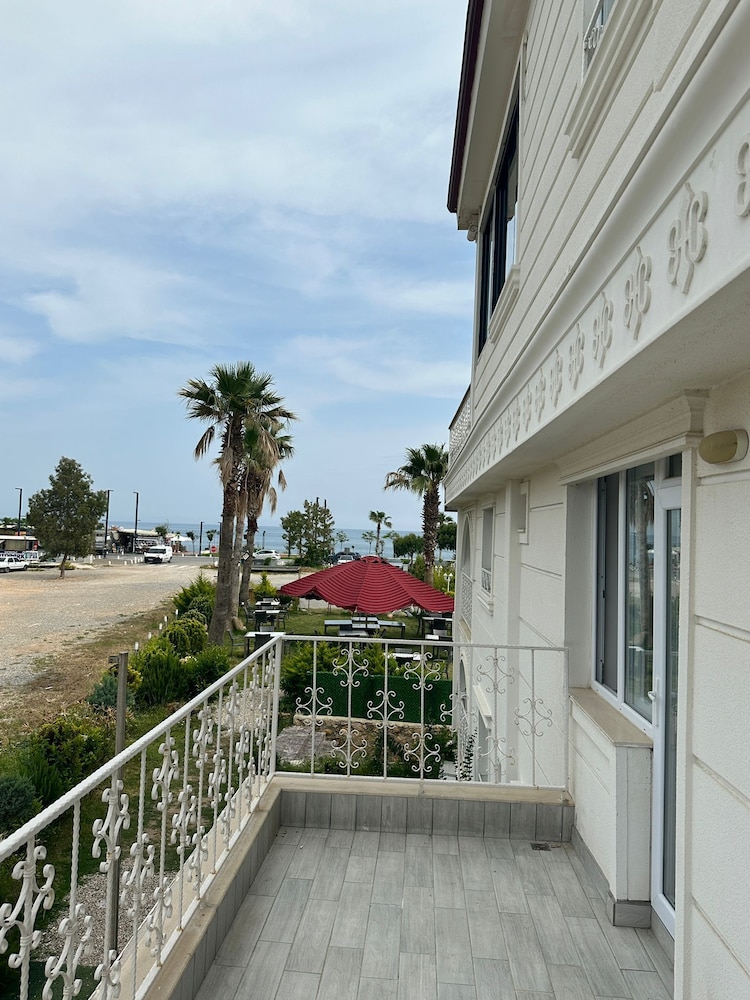White Country Hotel 15