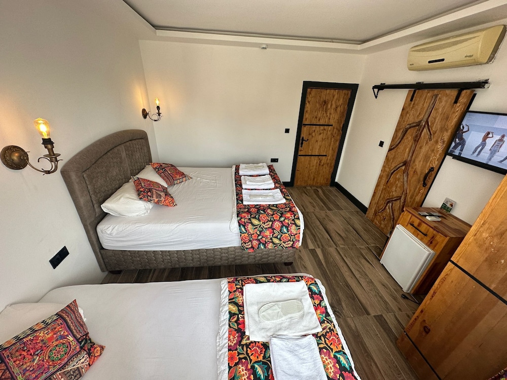 White Country Hotel 5