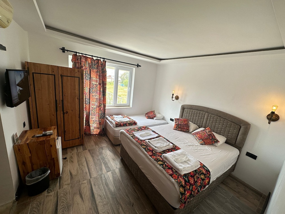 White Country Hotel 3
