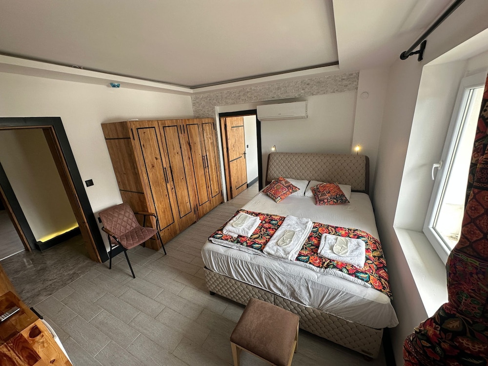 White Country Hotel 7