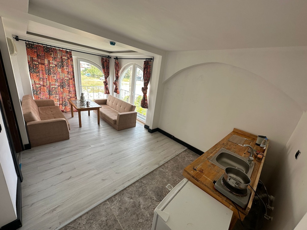 White Country Hotel 11