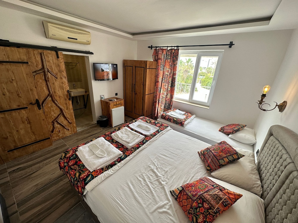 White Country Hotel 2